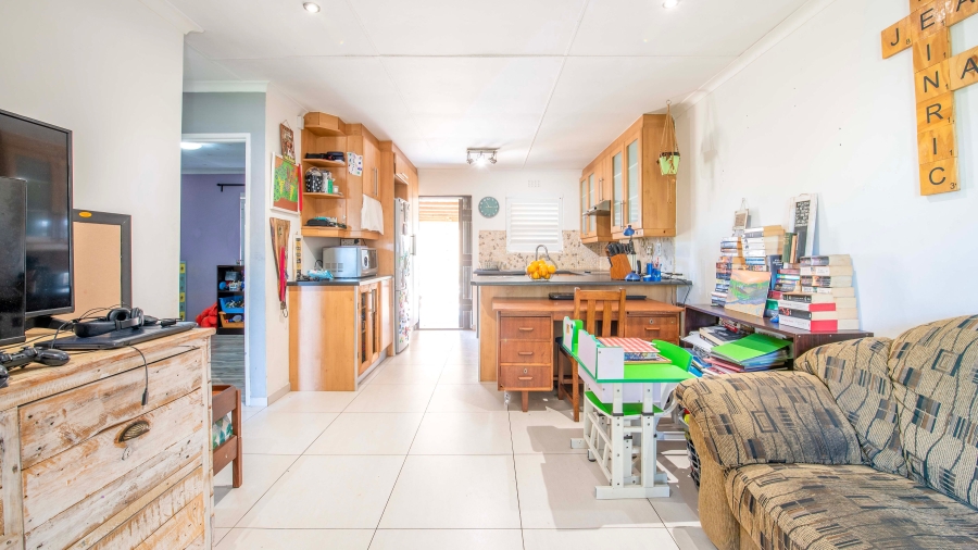2 Bedroom Property for Sale in Vredekloof East Western Cape